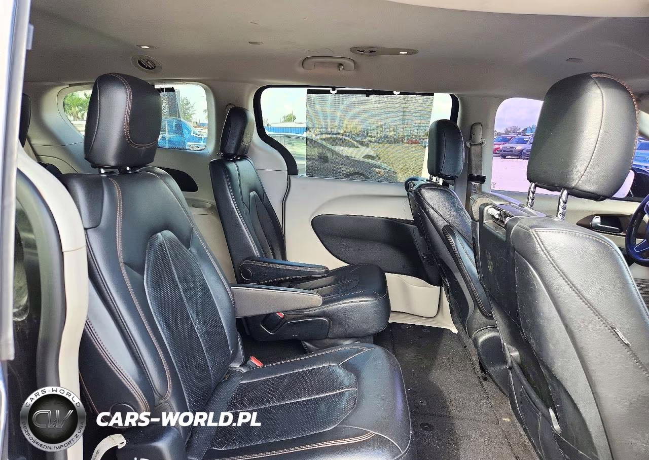 2017 Chrysler Pacifica Touring L Plus VIN:2C4RC1EG7HR796368 - 11