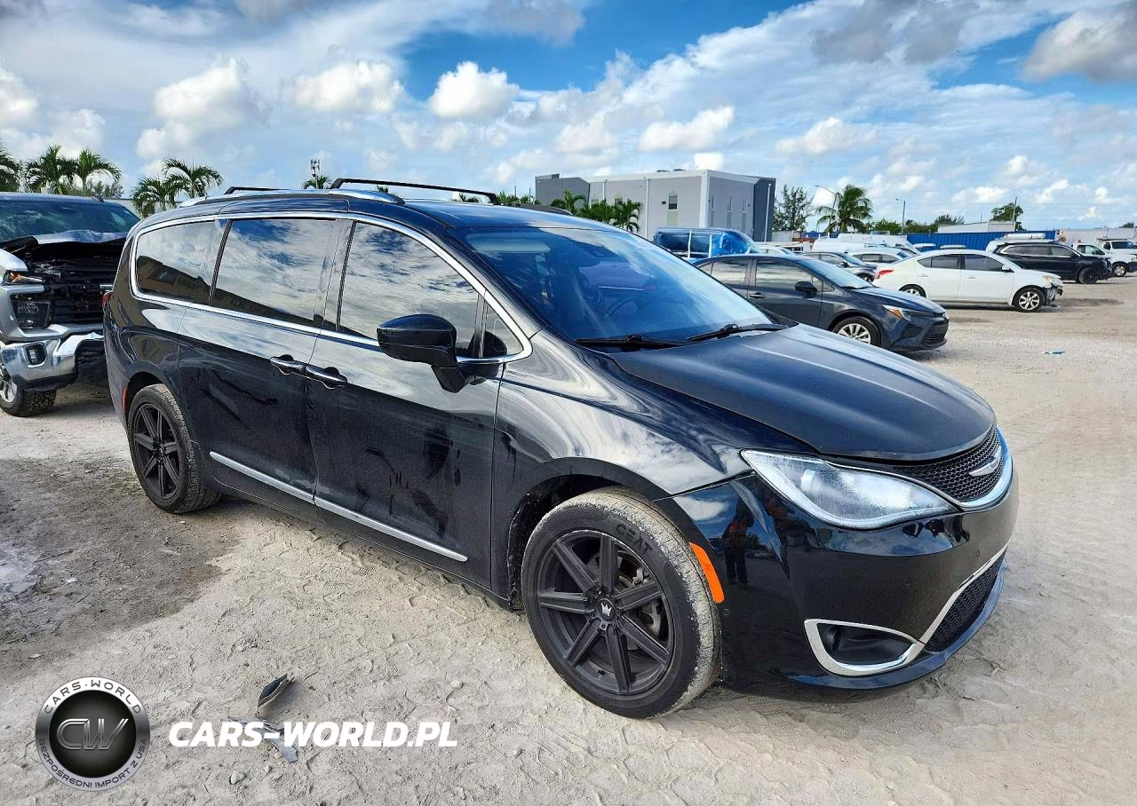 2017 Chrysler Pacifica Touring L Plus VIN:2C4RC1EG7HR796368 - 4