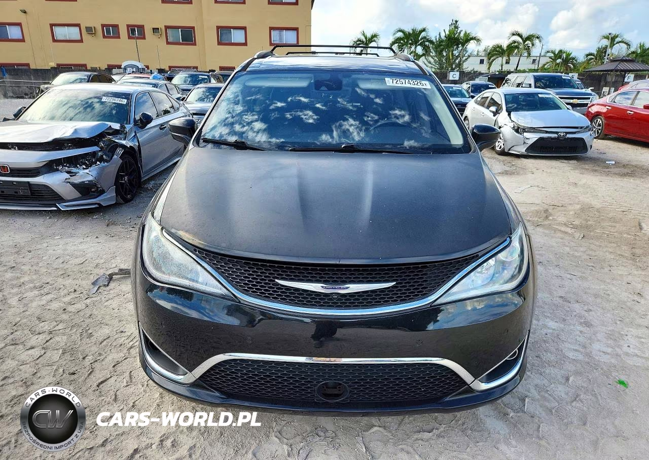 2017 Chrysler Pacifica Touring L Plus VIN:2C4RC1EG7HR796368 - 5
