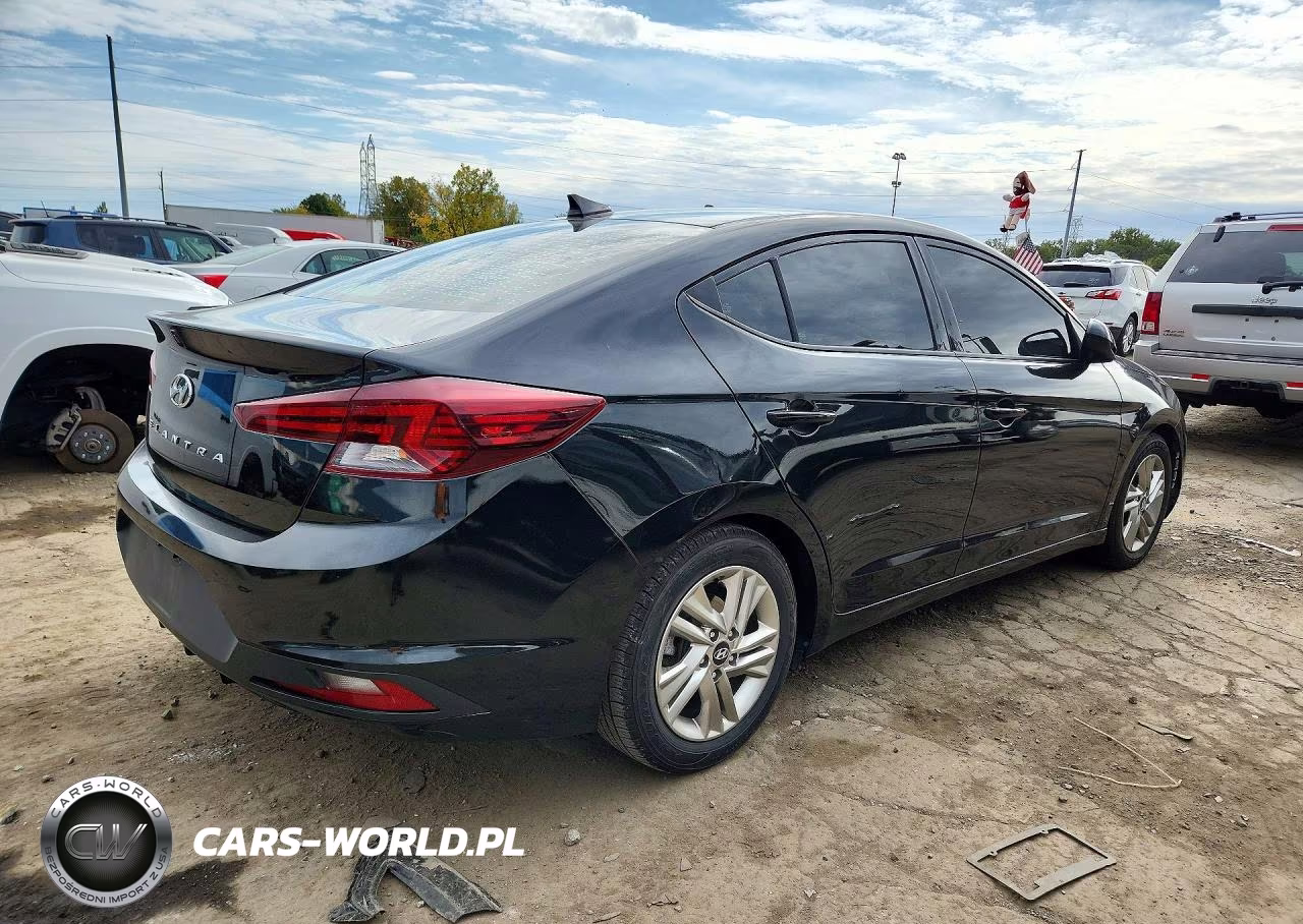 2019 Hyundai Elantra Sel VIN:5NPD84LFXKH439116 - 3