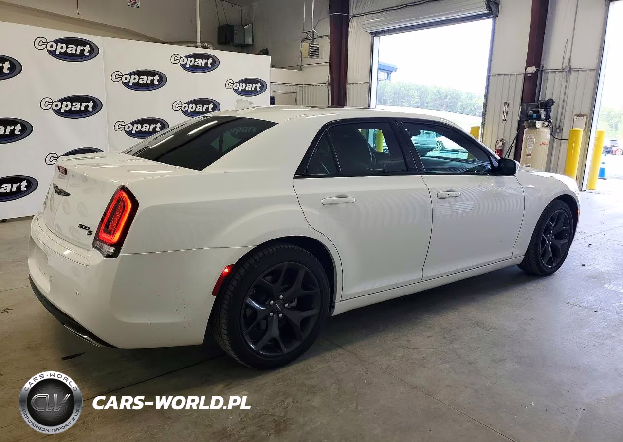 2023 Chrysler 300 S VIN:2C3CCABG2PH657848 - 3
