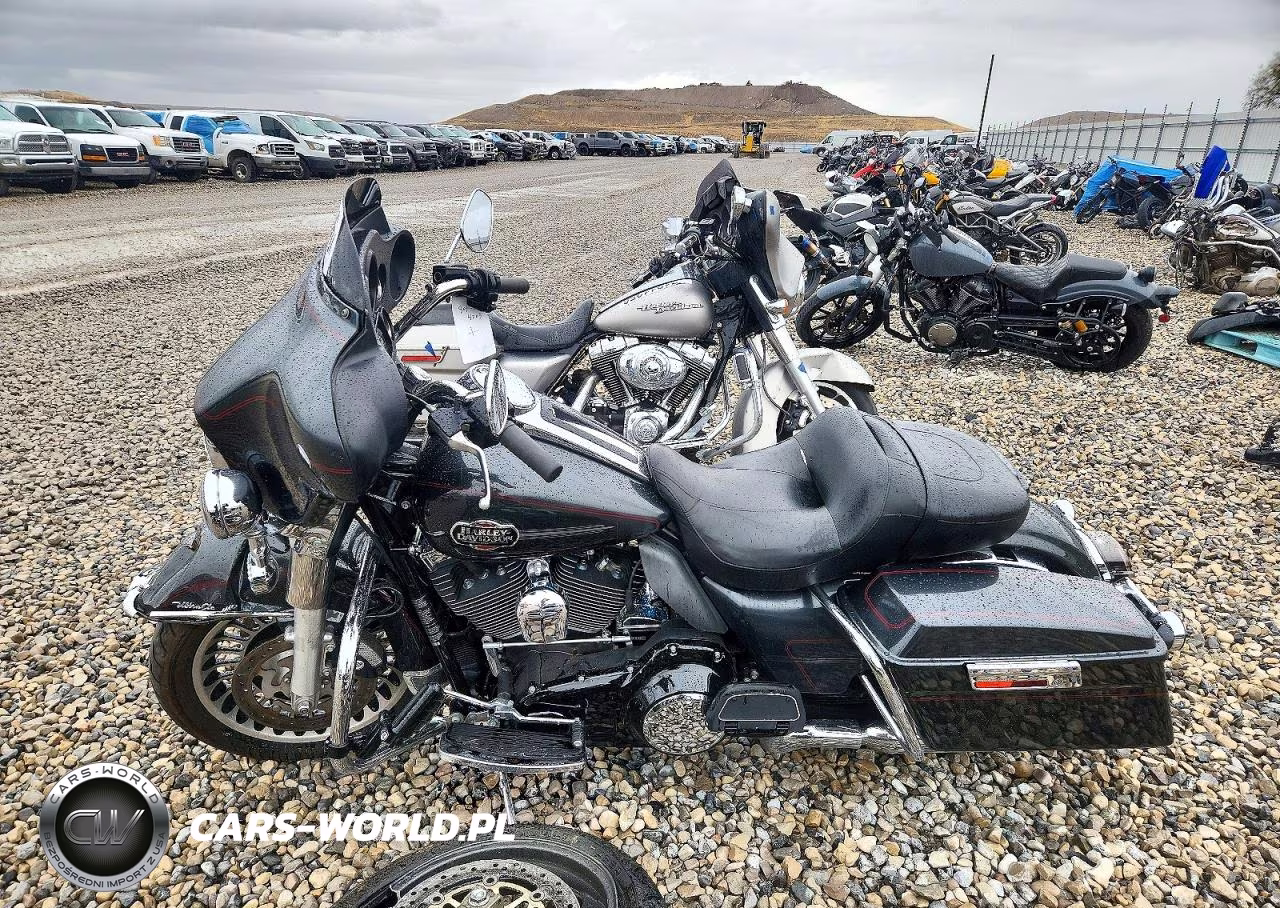 2009 Harley-Davidson Flhtcu VIN:1HD1FC4179Y675459 - 3