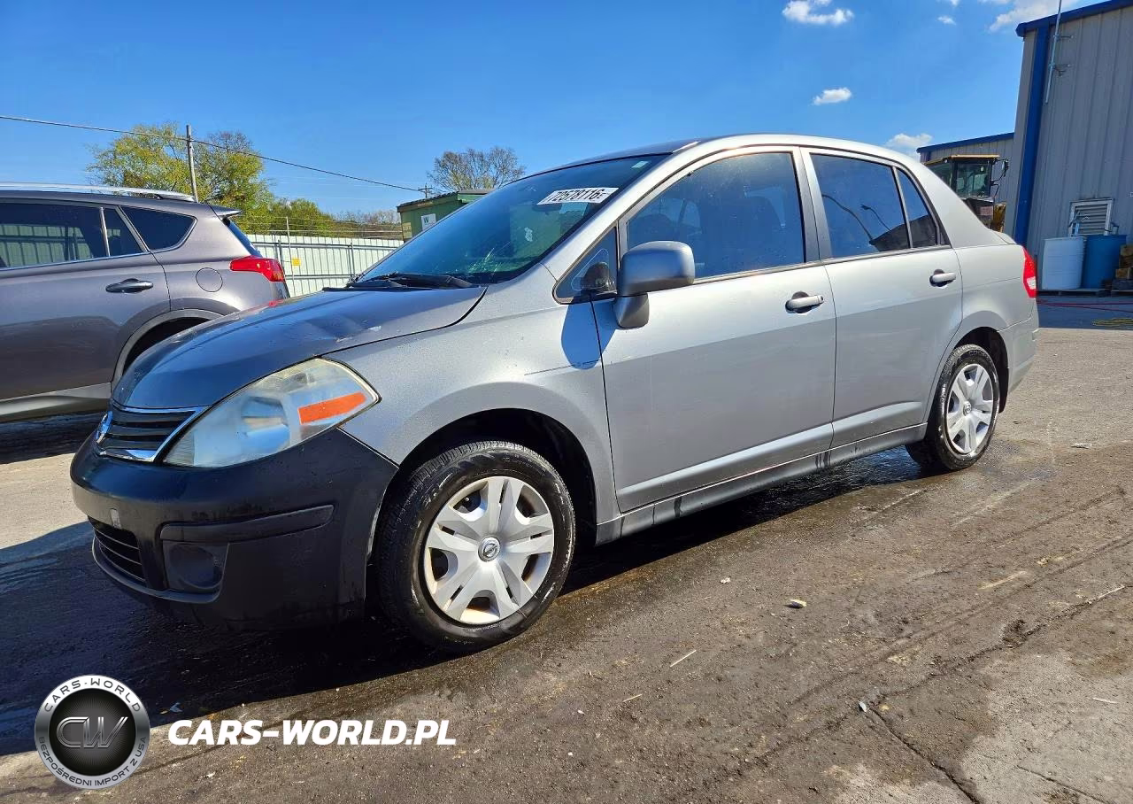 2011 Nissan Versa 1.8 S – zdjęcie 1 z 12