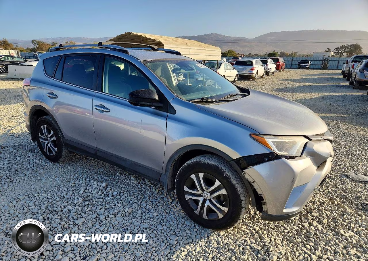 2018 Toyota Rav4 Le VIN:2T3ZFREV9JW425082 - 4