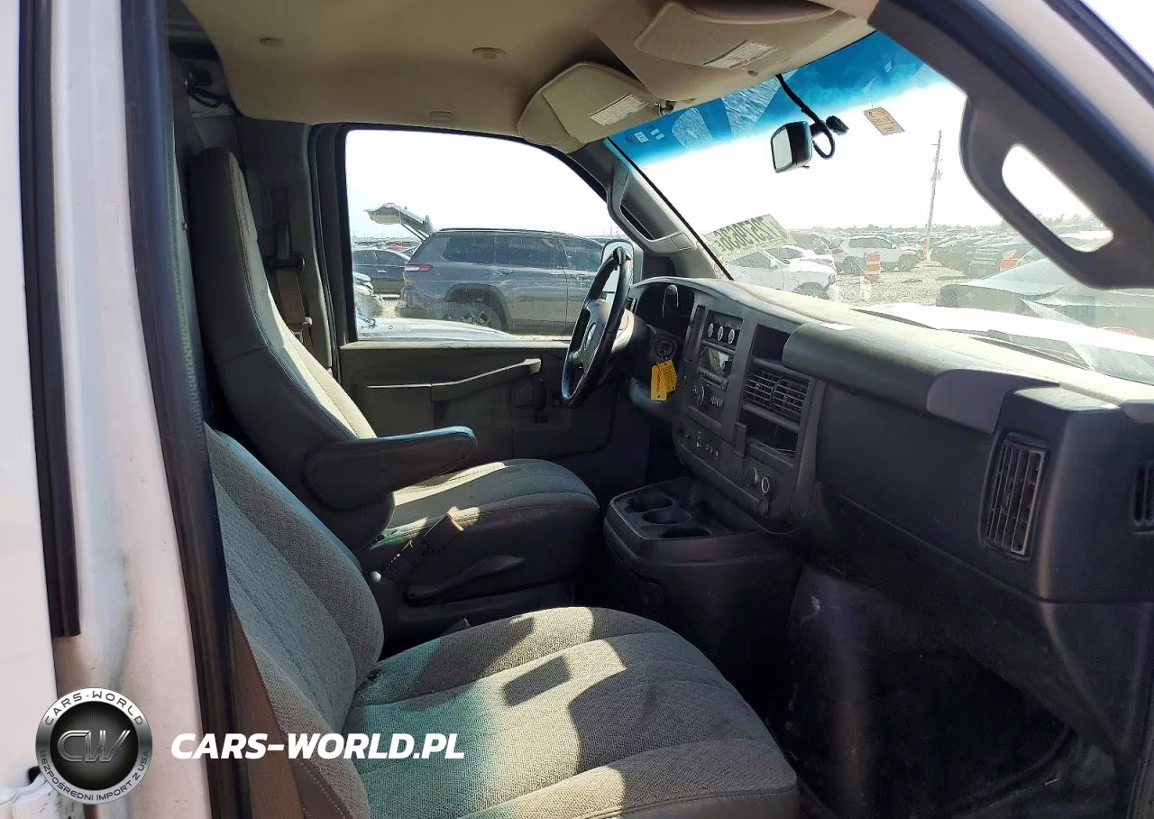 2018 Chevrolet Express 2500 Delivery Van VIN:1GCWGAFG1J1343024 - 10