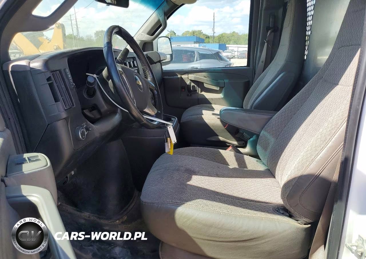 2018 Chevrolet Express 2500 Delivery Van VIN:1GCWGAFG1J1343024 - 7