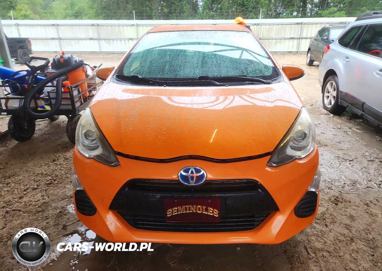 2016 Toyota Prius C Three VIN:JTDKDTB39G1136895 - 5