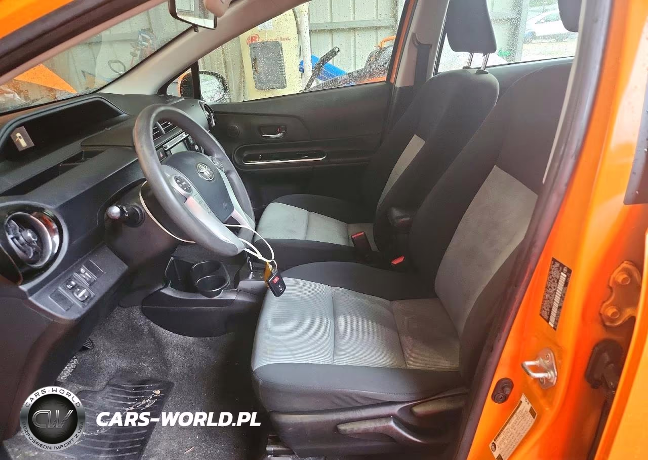 2016 Toyota Prius C Three VIN:JTDKDTB39G1136895 - 7