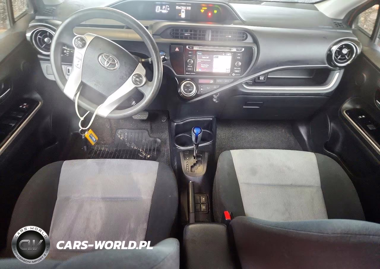 2016 Toyota Prius C Three VIN:JTDKDTB39G1136895 - 8