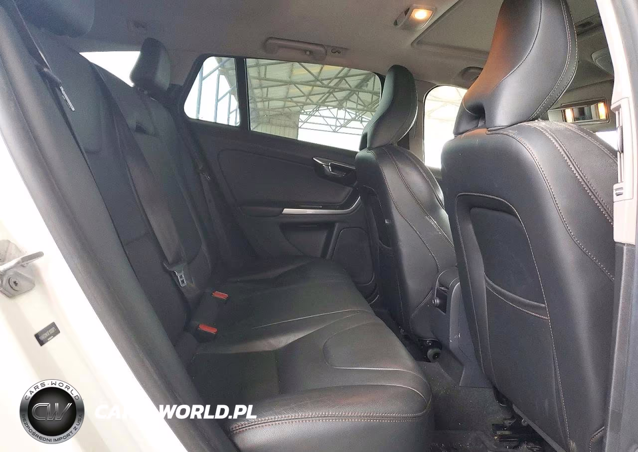 2015 Volvo V60 Cross Country Premier VIN:YV4612HK8F1000871 - 10