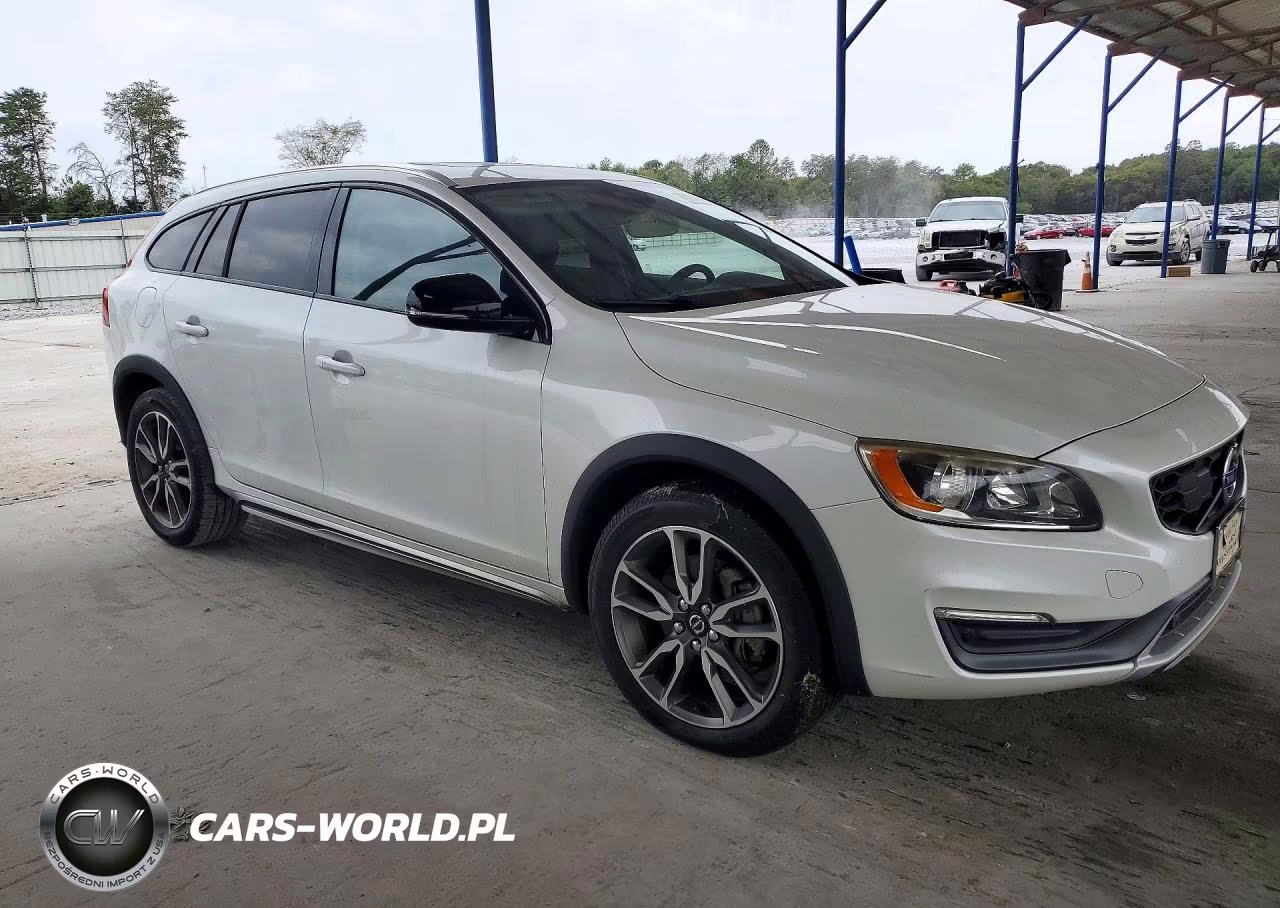 2015 Volvo V60 Cross Country Premier VIN:YV4612HK8F1000871 - 4