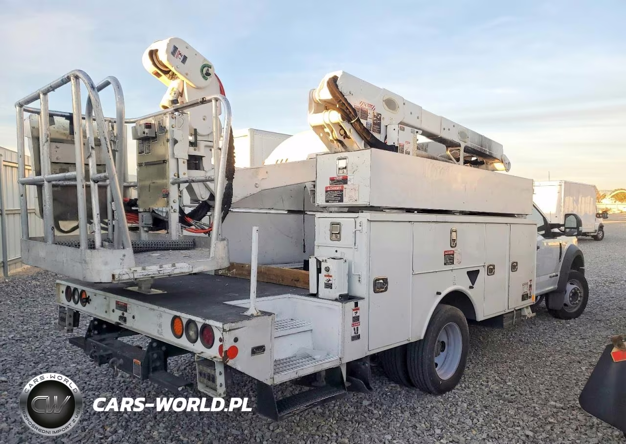 2017 Ford F550 Super Duty Bucket Truck VIN:1FDUF5GTXHDA10208 - 3