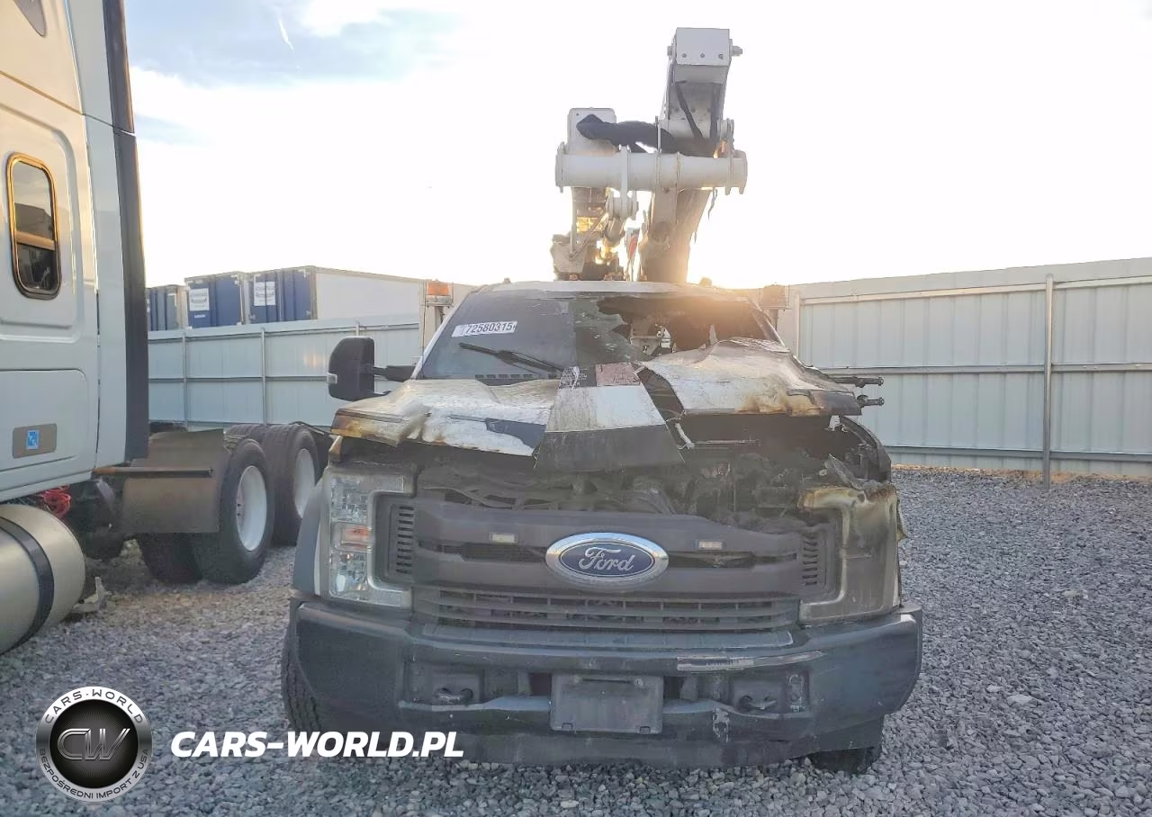2017 Ford F550 Super Duty Bucket Truck VIN:1FDUF5GTXHDA10208 - 5