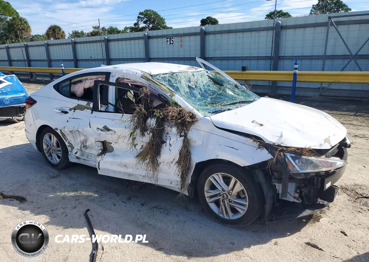 2019 Hyundai Elantra Se VIN:5NPD84LF8KH475743 - 4