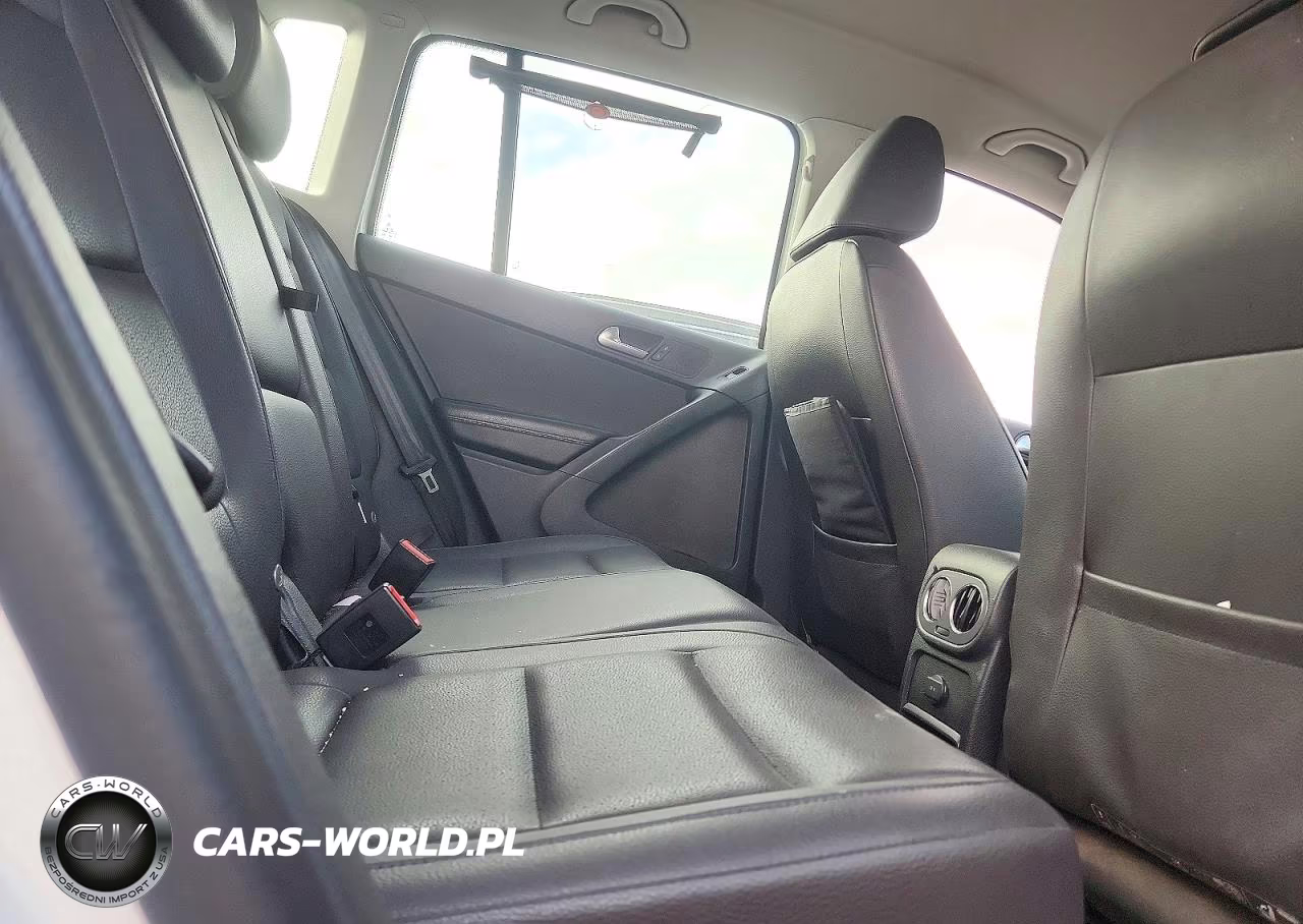 2016 Volkswagen Tiguan S VIN:WVGBV7AX8GW577196 - 11