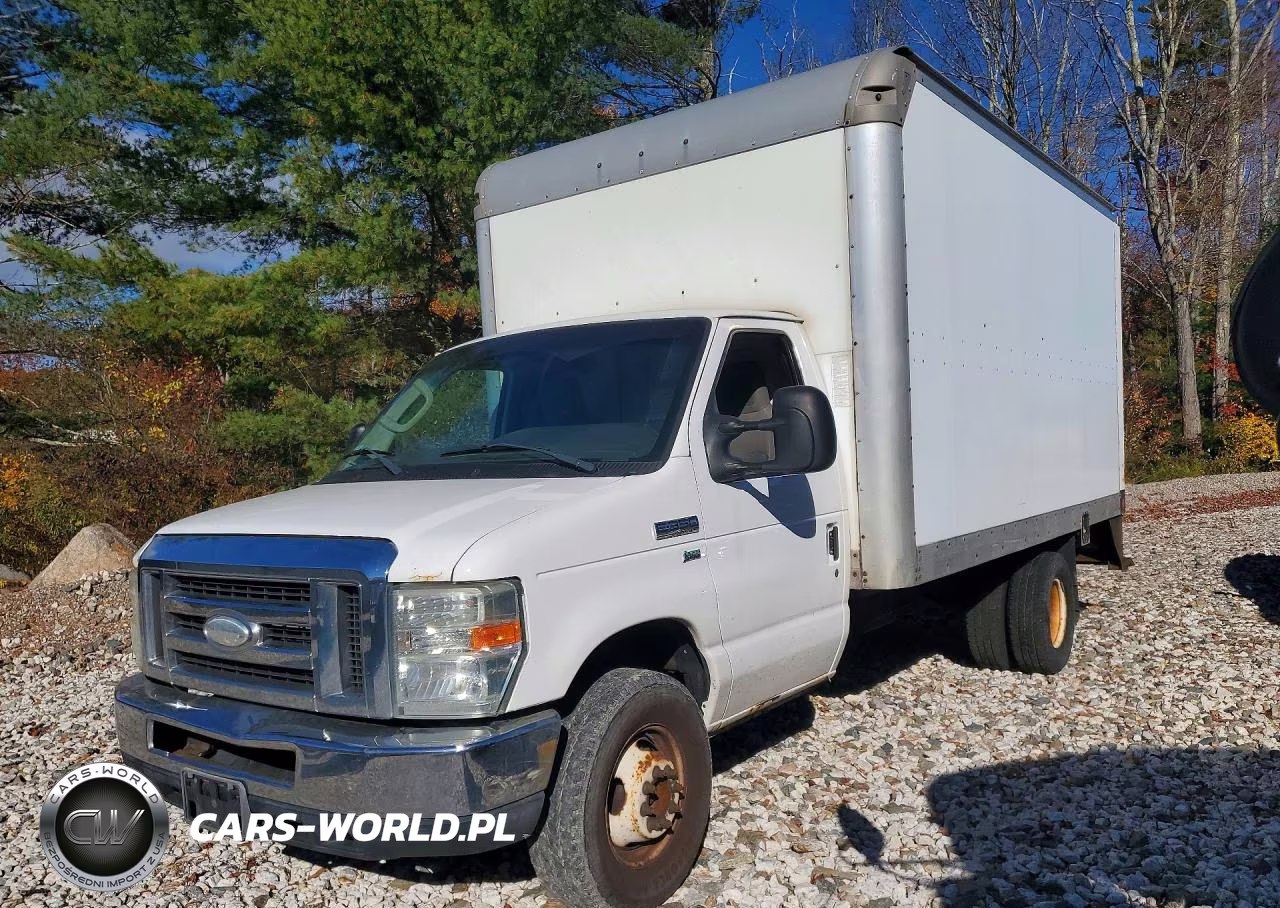 2015 Ford Econoline E350 Super Duty Cutaway Van