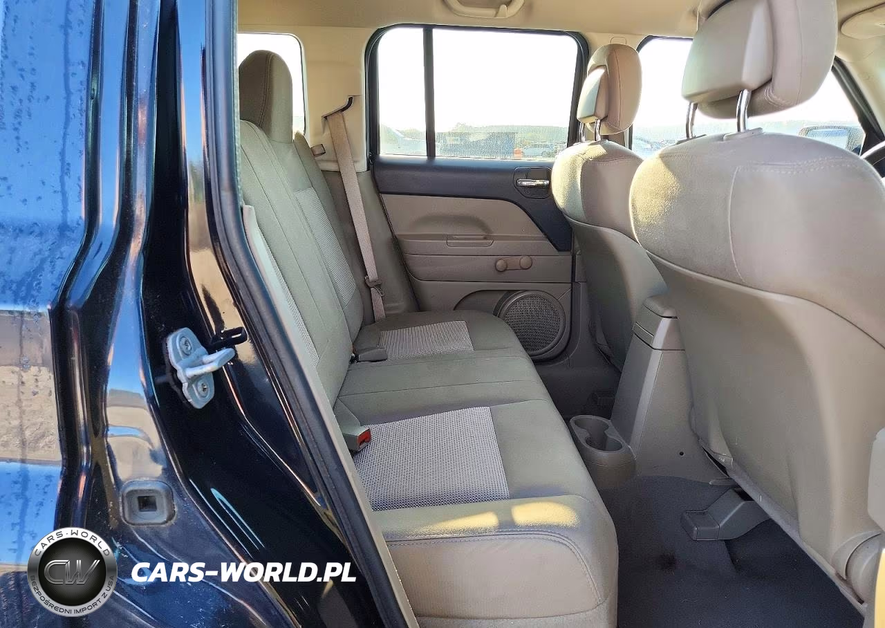 2011 Jeep Patriot Sport VIN:1J4NT1GAXBD208300 - 11