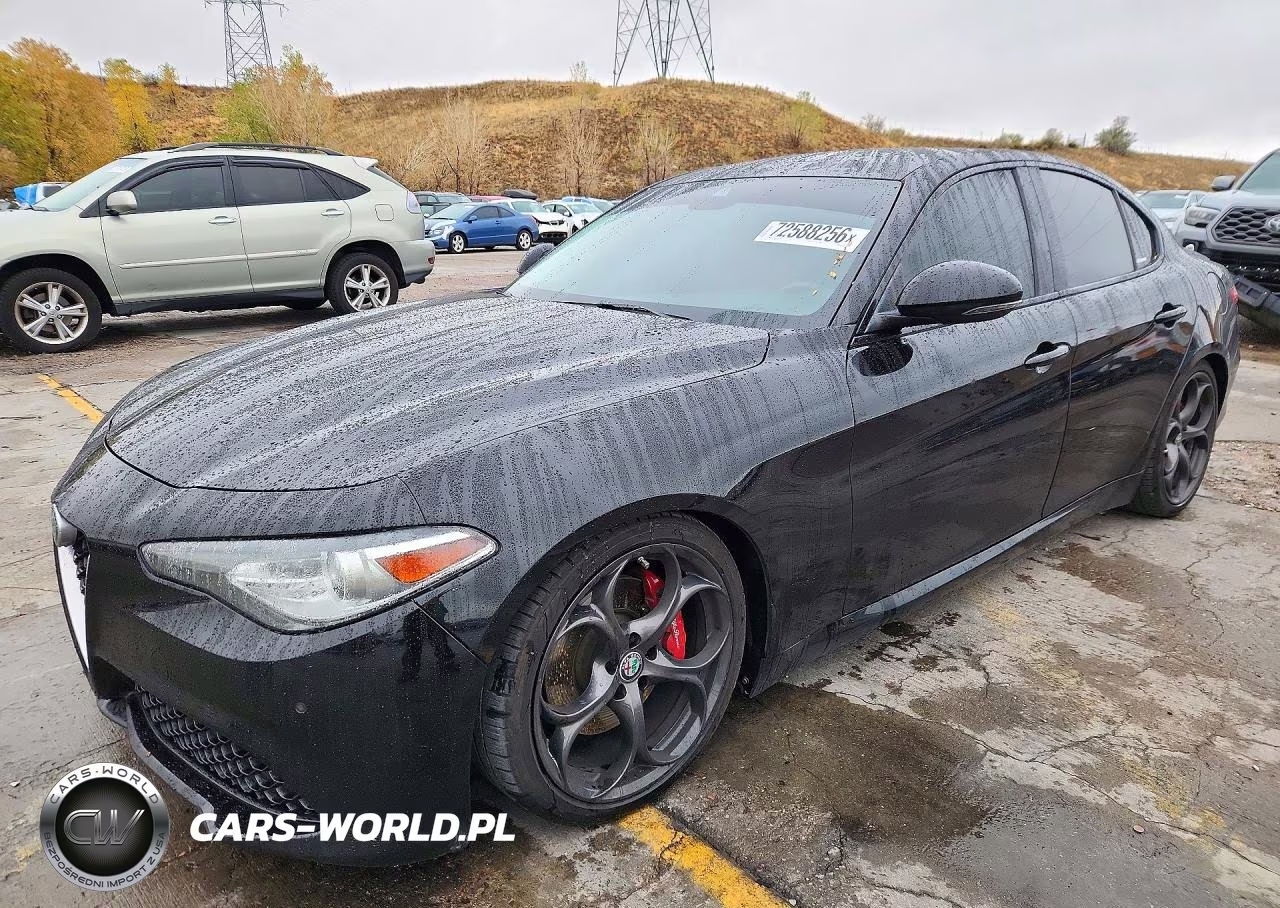 2017 Alfa Romeo Giulia Ti Q4 – zdjęcie 1 z 12