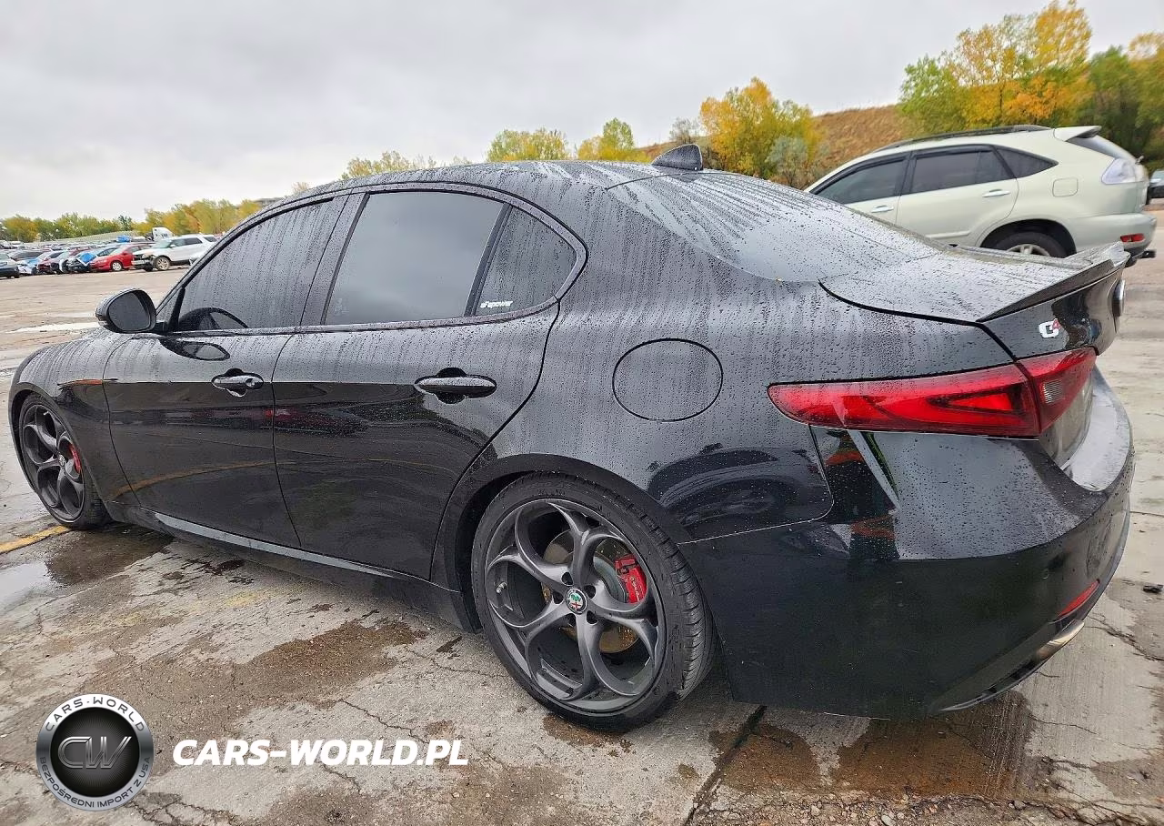 2017 Alfa Romeo Giulia Ti Q4 VIN:ZARFAEEN3H7555977 - 2