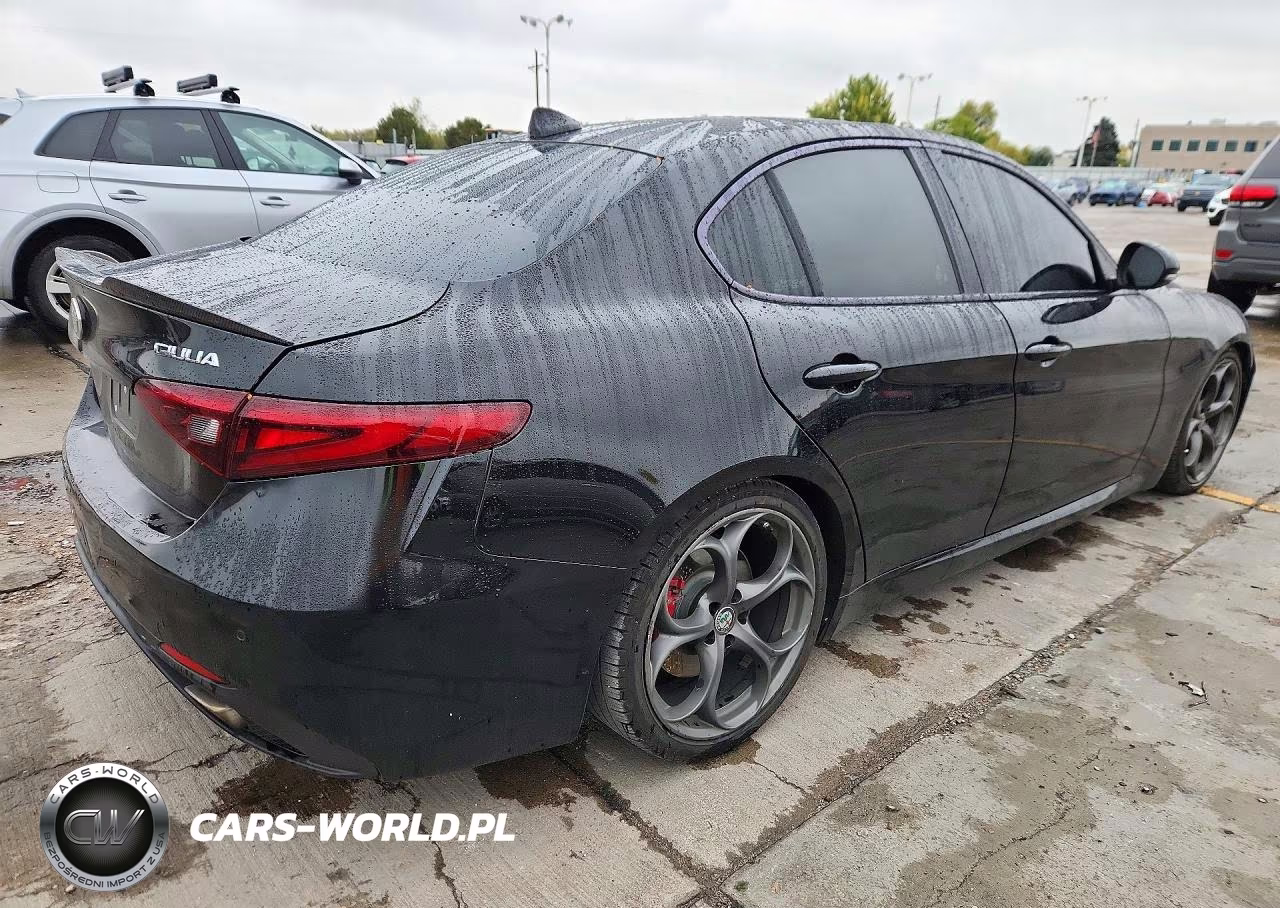 2017 Alfa Romeo Giulia Ti Q4 VIN:ZARFAEEN3H7555977 - 3