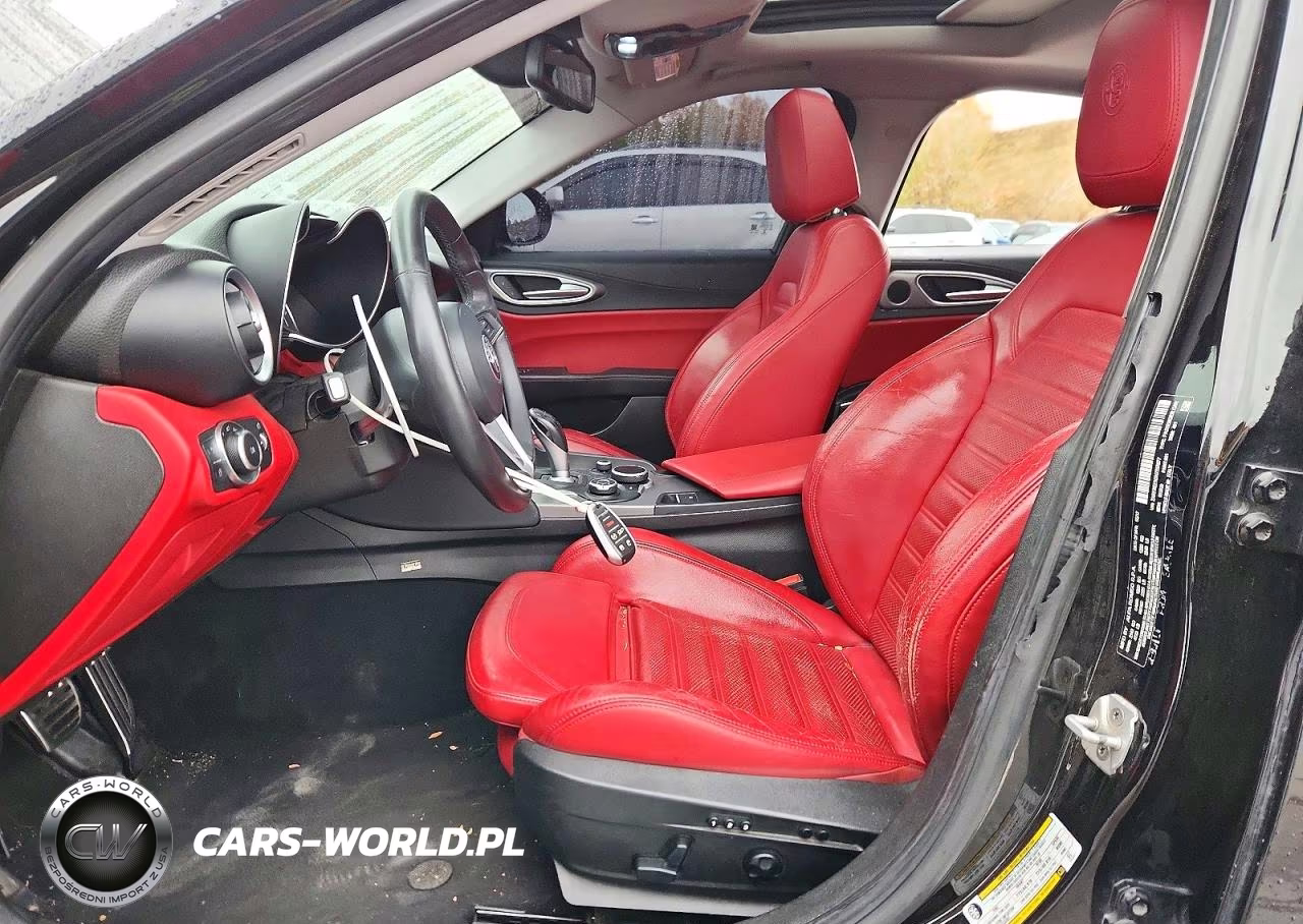 2017 Alfa Romeo Giulia Ti Q4 VIN:ZARFAEEN3H7555977 - 7
