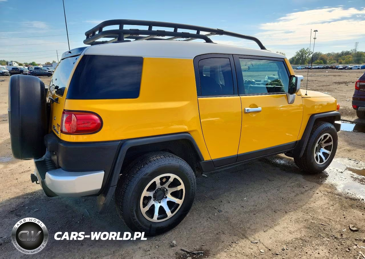 2007 Toyota Fj Cruiser Base VIN:JTEBU11F970058300 - 3