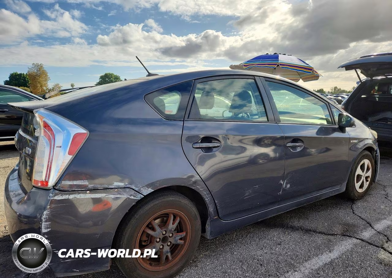 2014 Toyota Prius Three VIN:JTDKN3DU3E1776195 - 3