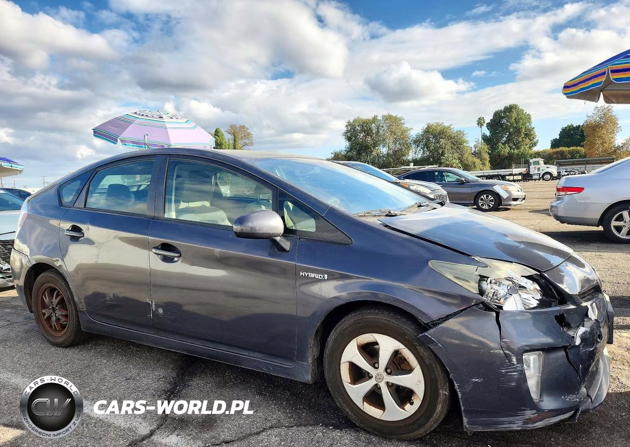 2014 Toyota Prius Three VIN:JTDKN3DU3E1776195 - 4