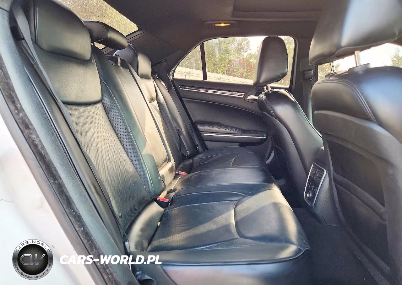 2014 Chrysler 300C VIN:2C3CCAKG1EH157936 - 10