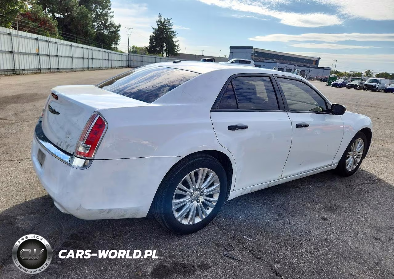 2014 Chrysler 300C VIN:2C3CCAKG1EH157936 - 3