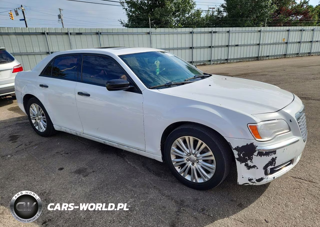 2014 Chrysler 300C VIN:2C3CCAKG1EH157936 - 4