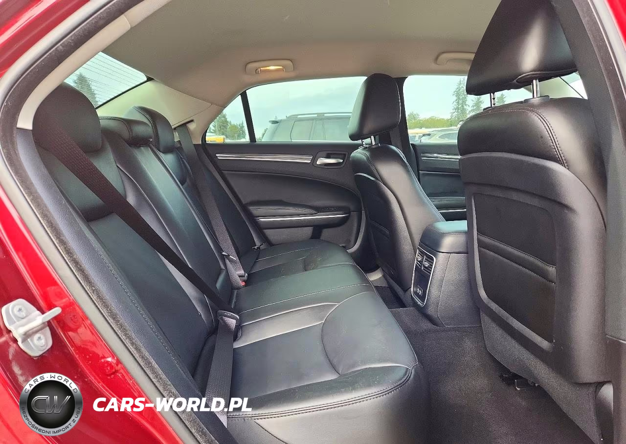 2021 Chrysler 300 Touring VIN:2C3CCAAG3MH609353 - 10