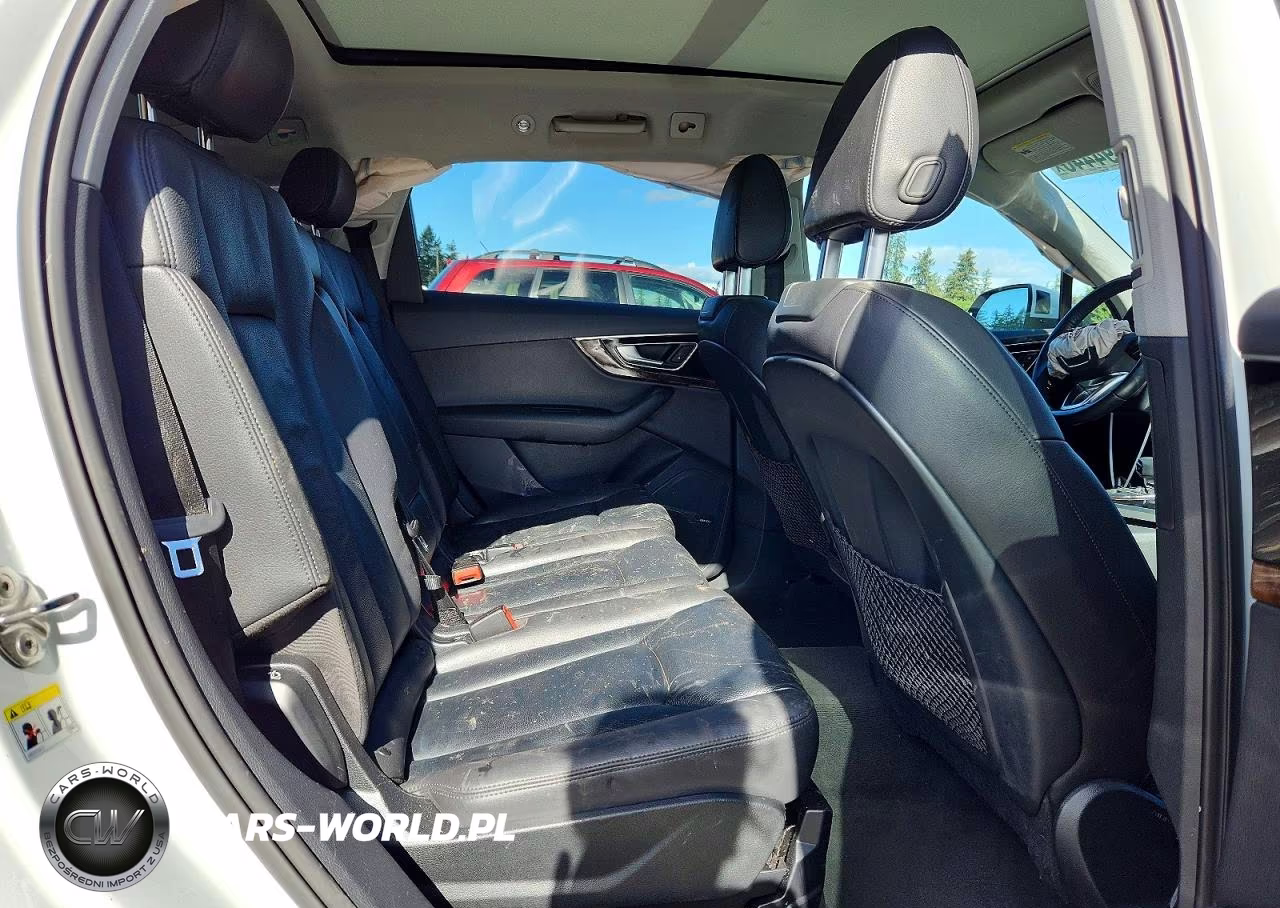 2019 Audi Q7 Premium Plus VIN:WA1LAAF7XKD000985 - 11