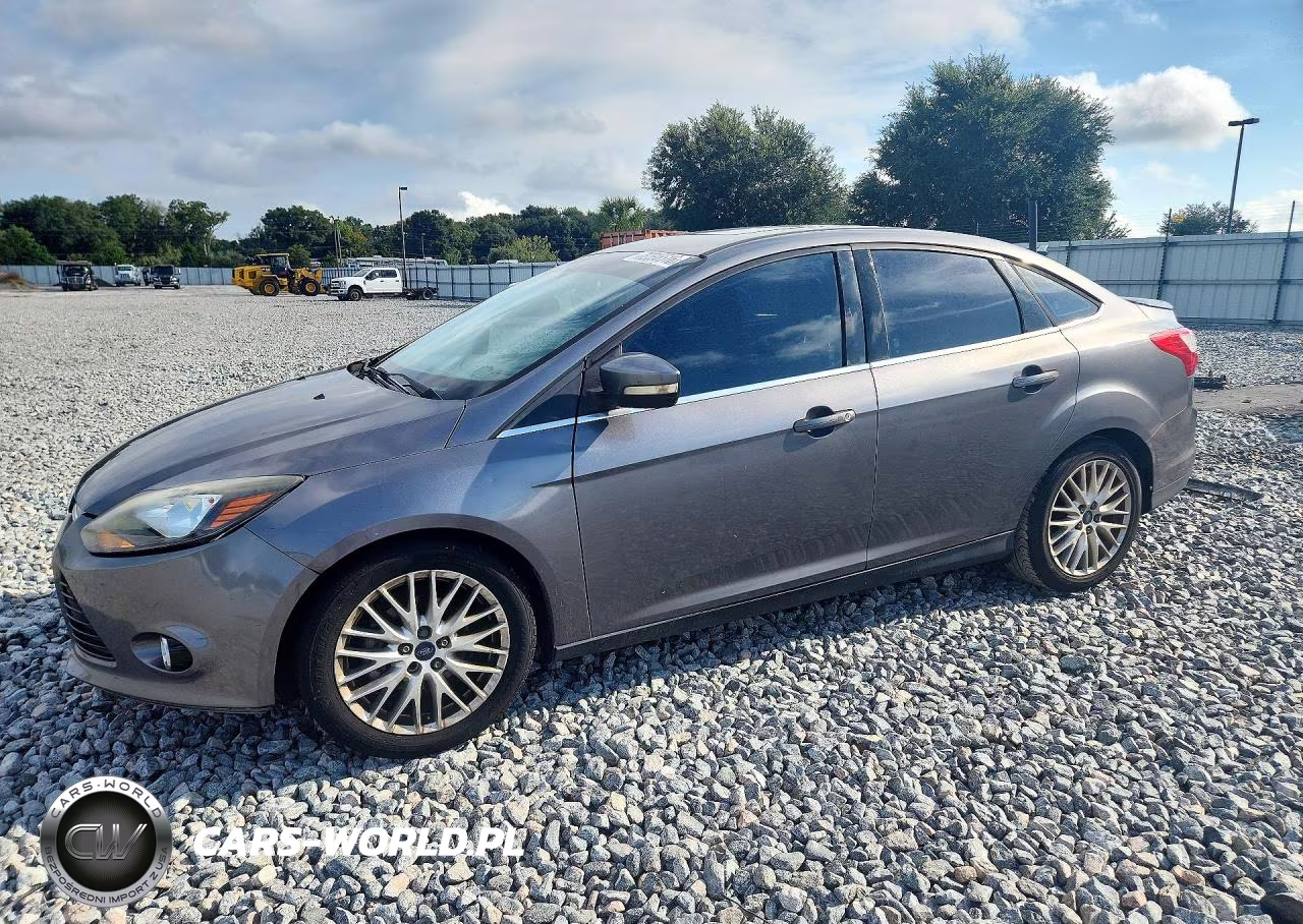 2013 Ford Focus Titanium VIN:1FADP3J24DL383692 - 1