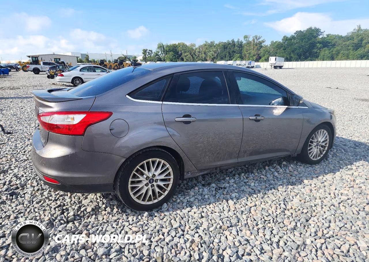 2013 Ford Focus Titanium VIN:1FADP3J24DL383692 - 3