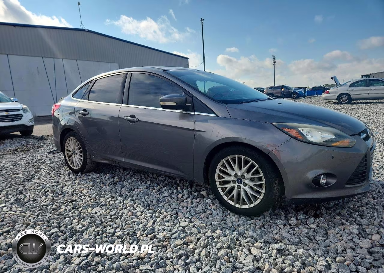 2013 Ford Focus Titanium VIN:1FADP3J24DL383692 - 4