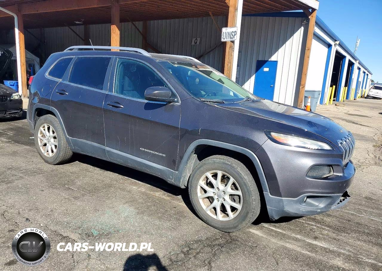2015 Jeep Cherokee Latitude VIN:1C4PJMCB6FW553144 - 4