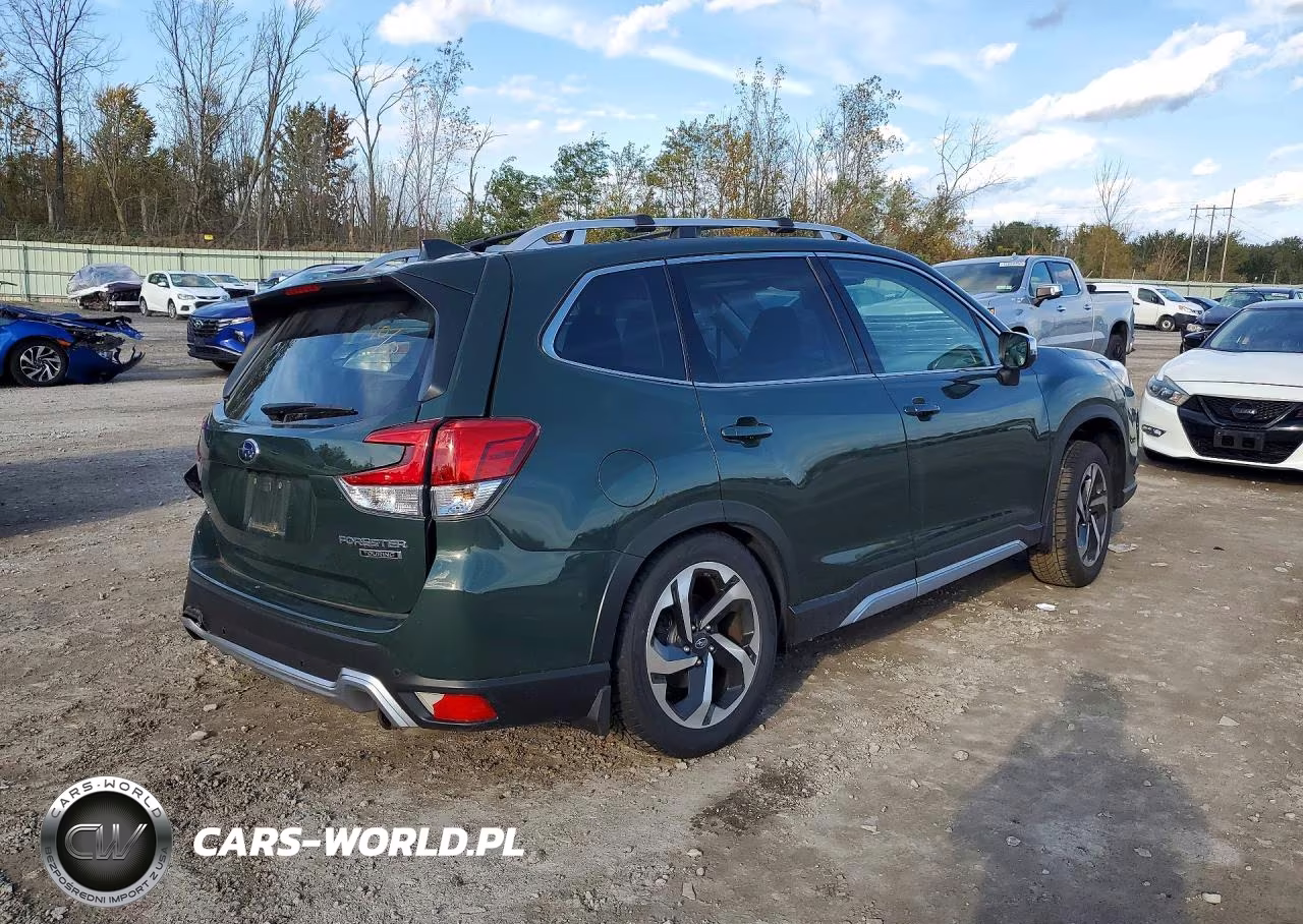 2023 Subaru Forester Touring VIN:JF2SKARCXPH530110 - 3