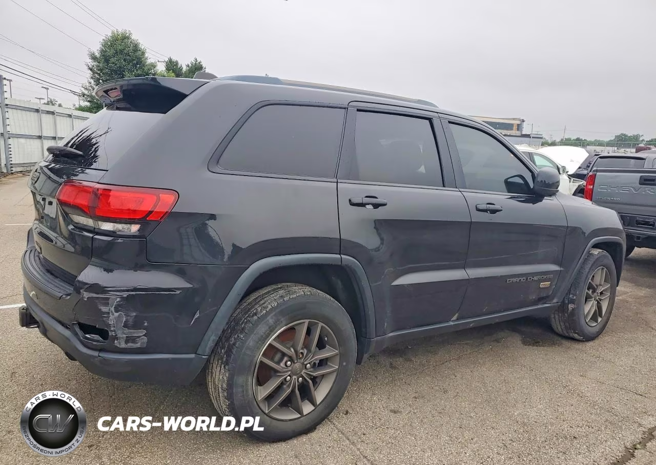 2016 Jeep Grand Cherokee Laredo VIN:1C4RJFAG3GC366448 - 3