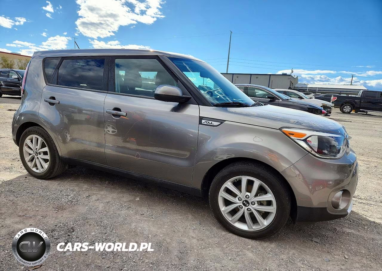 2018 Kia Soul + VIN:KNDJP3A55J7616524 - 4