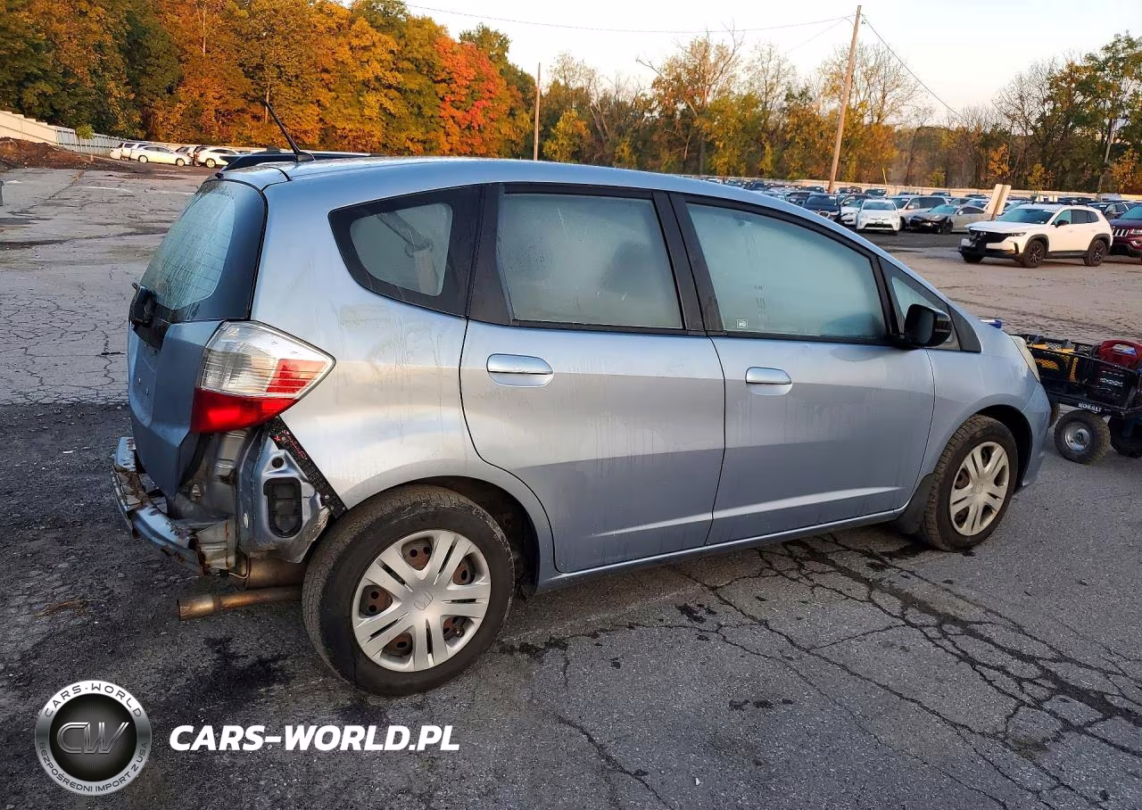 2011 Honda Fit VIN:JHMGE8H34BC028073 - 3