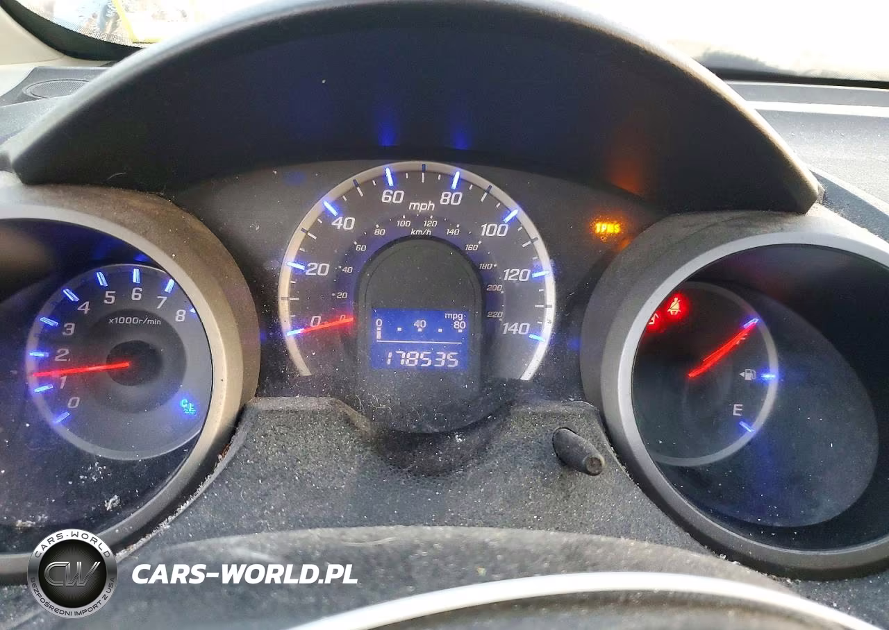 2011 Honda Fit VIN:JHMGE8H34BC028073 - 9