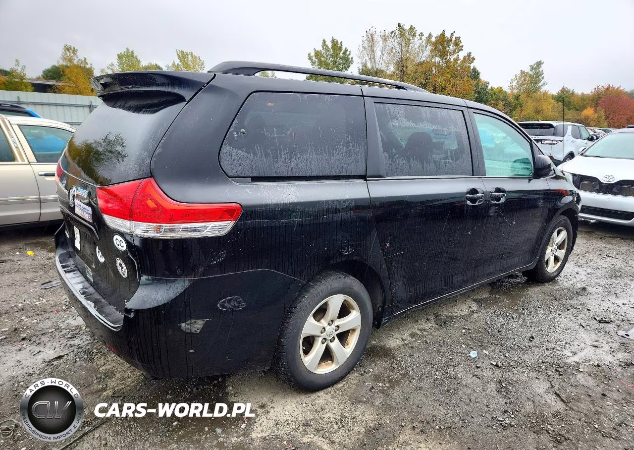 2013 Toyota Sienna Le VIN:5TDKK3DC8DS342470 - 3