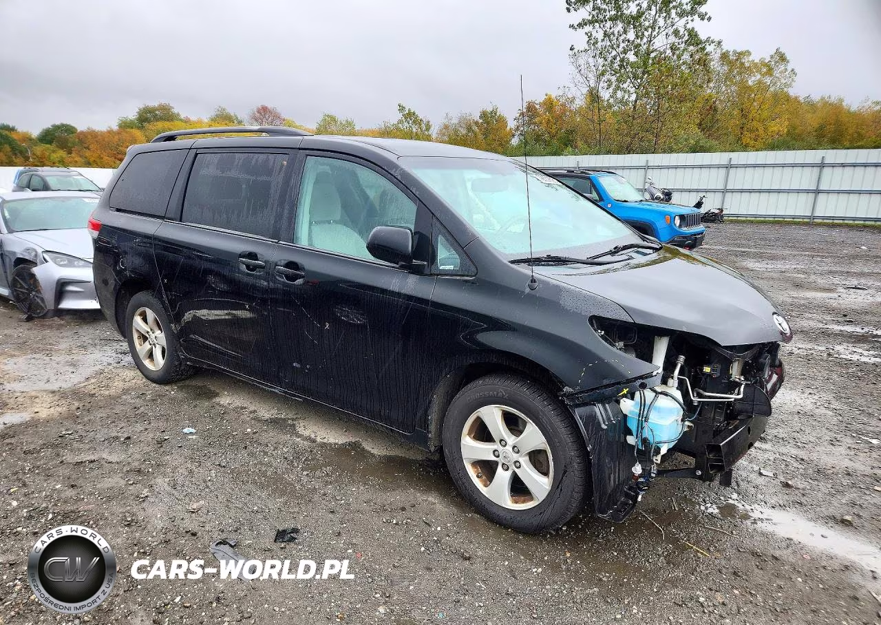 2013 Toyota Sienna Le VIN:5TDKK3DC8DS342470 - 4
