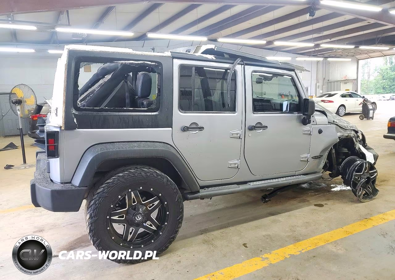 2013 Jeep Wrangler Unlimited Sport VIN:1C4BJWDG0DL702050 - 3