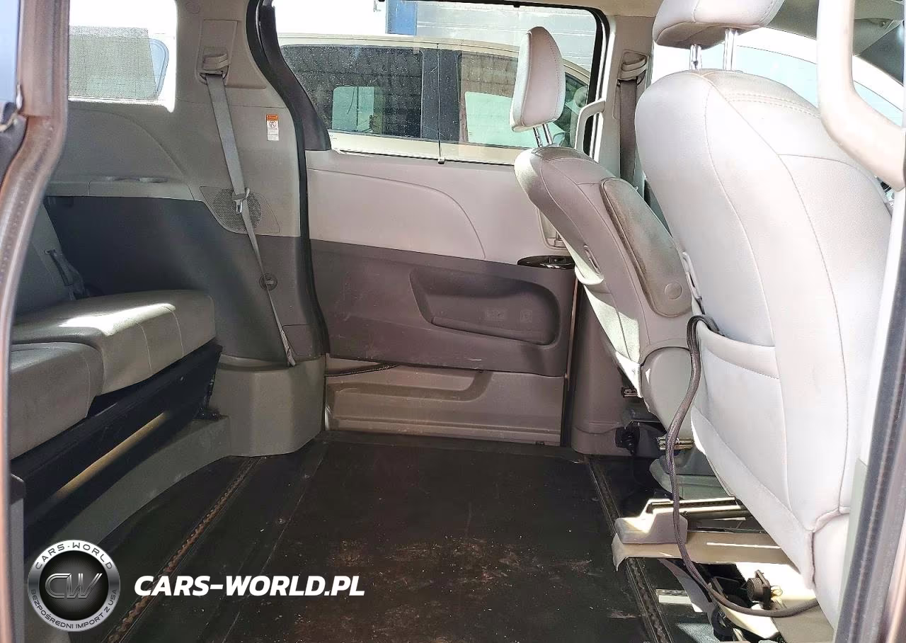 2019 Toyota Sienna Xle 8-Passenger VIN:5TDYZ3DCXKS979220 - 10