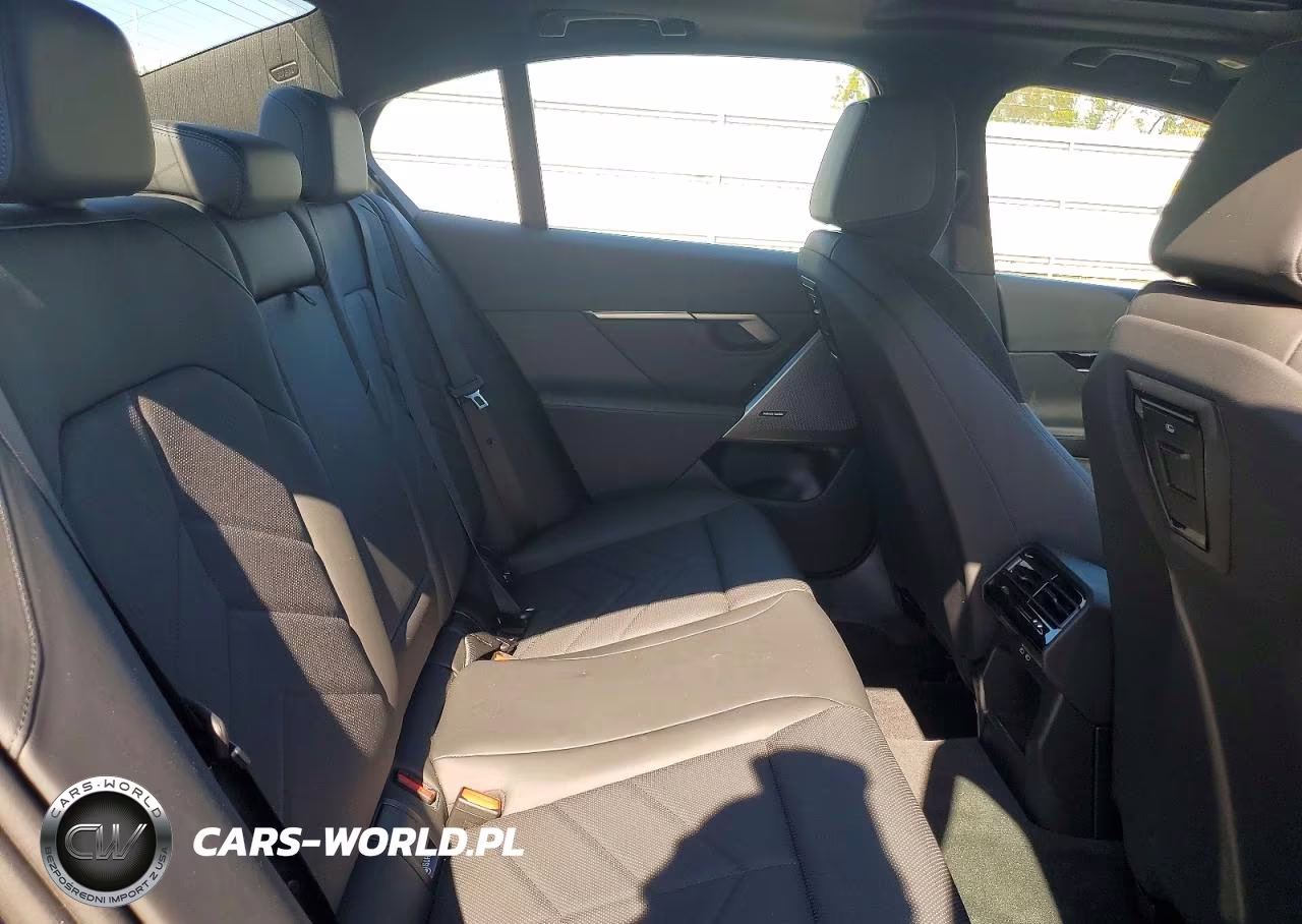 2024 BMW 530 Xi VIN:WBA53FJ0XRCP91595 - 10
