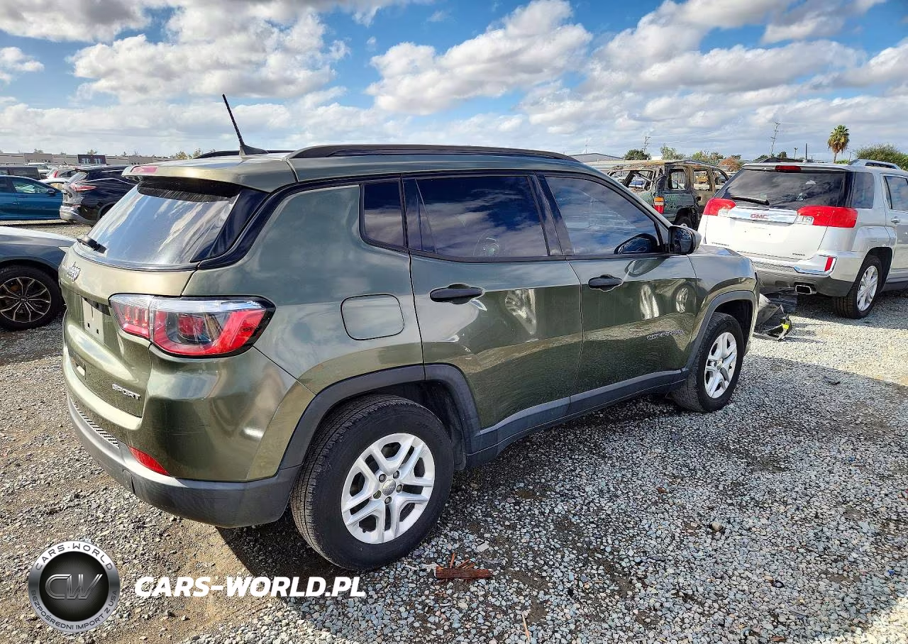2018 Jeep Compass Sport VIN:3C4NJCAB2JT105597 - 3