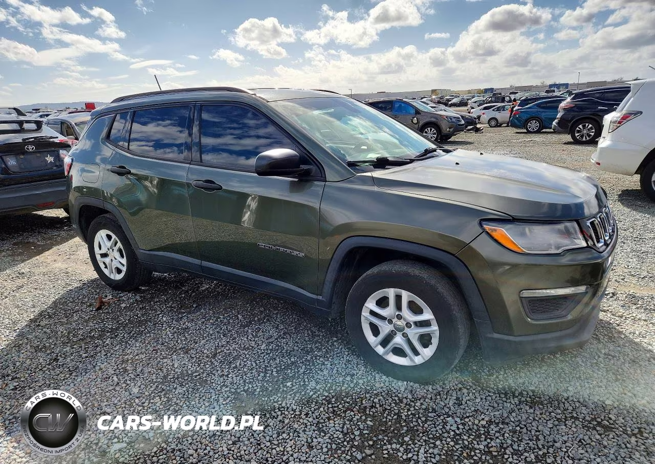 2018 Jeep Compass Sport VIN:3C4NJCAB2JT105597 - 4