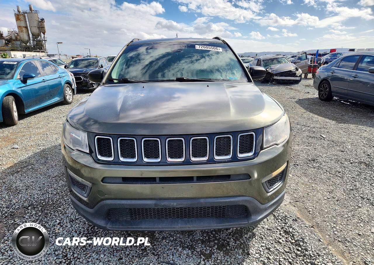 2018 Jeep Compass Sport VIN:3C4NJCAB2JT105597 - 5